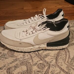 Nike Men's White and Black Sneakers